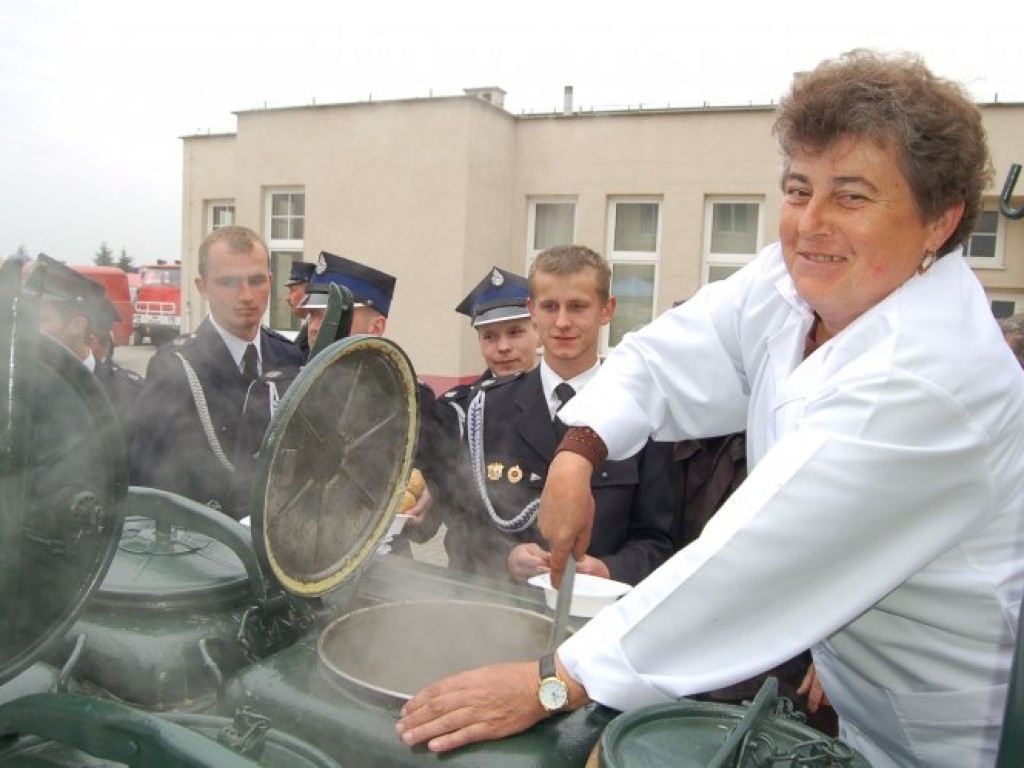 Obchody Powiatowego Dnia Strażaka i 135-lecia chrzanowskiej straży pożarnej na Rynku w Chrzanowie i w komendzie PSP przy ul. Skorupki - 5.05.2007 r.