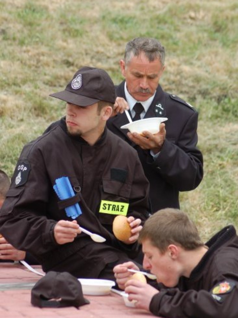 Obchody Powiatowego Dnia Strażaka i 135-lecia chrzanowskiej straży pożarnej na Rynku w Chrzanowie i w komendzie PSP przy ul. Skorupki - 5.05.2007 r.