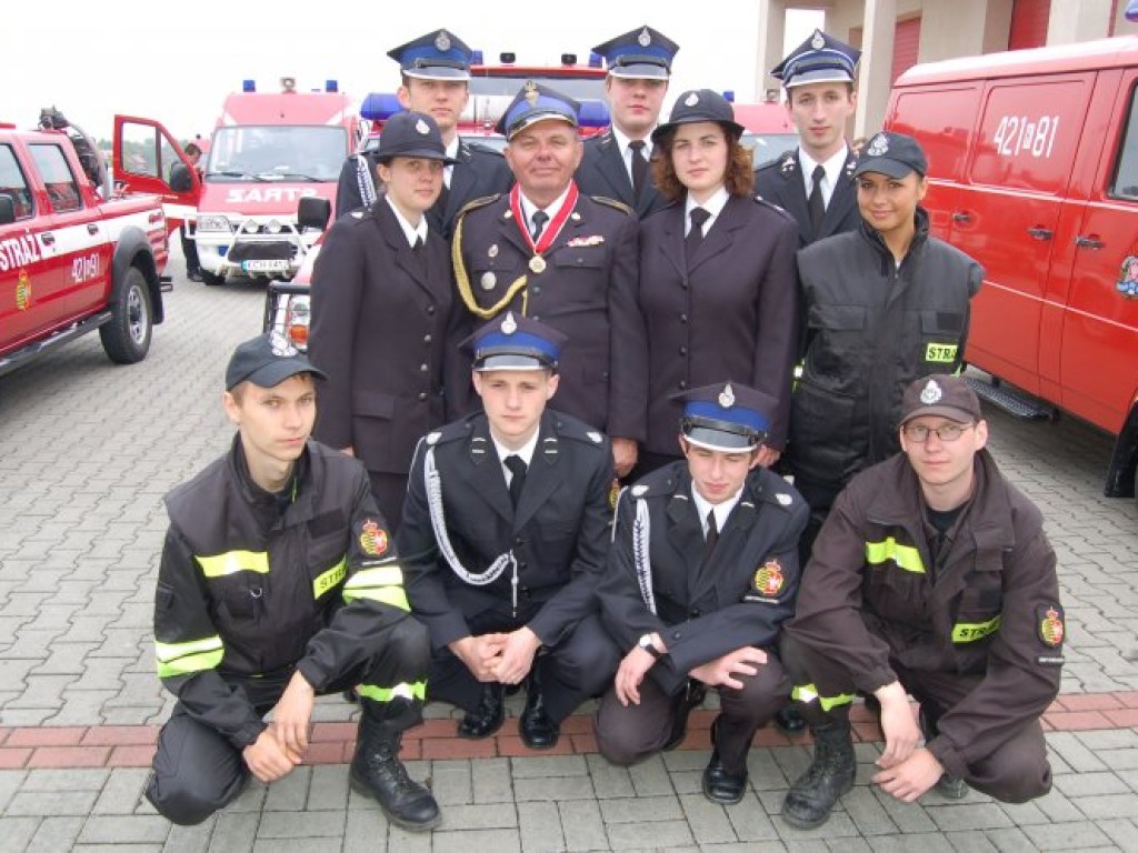 Obchody Powiatowego Dnia Strażaka i 135-lecia chrzanowskiej straży pożarnej na Rynku w Chrzanowie i w komendzie PSP przy ul. Skorupki - 5.05.2007 r.