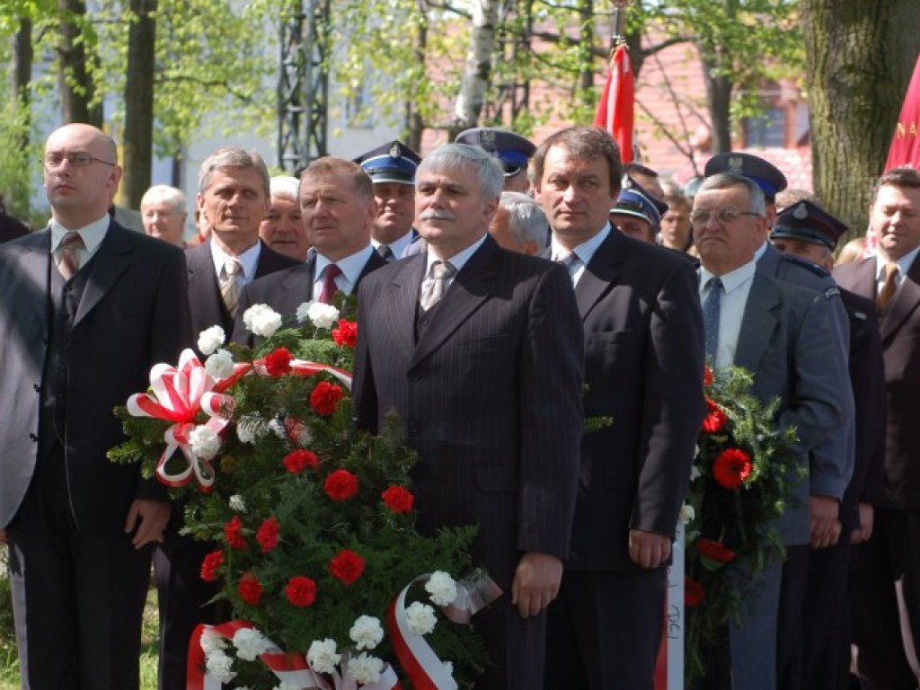 Obchody 216. rocznicy uchwalenia Konstytucji 3 Maja. Rynek w Alwerni - 2007 r.