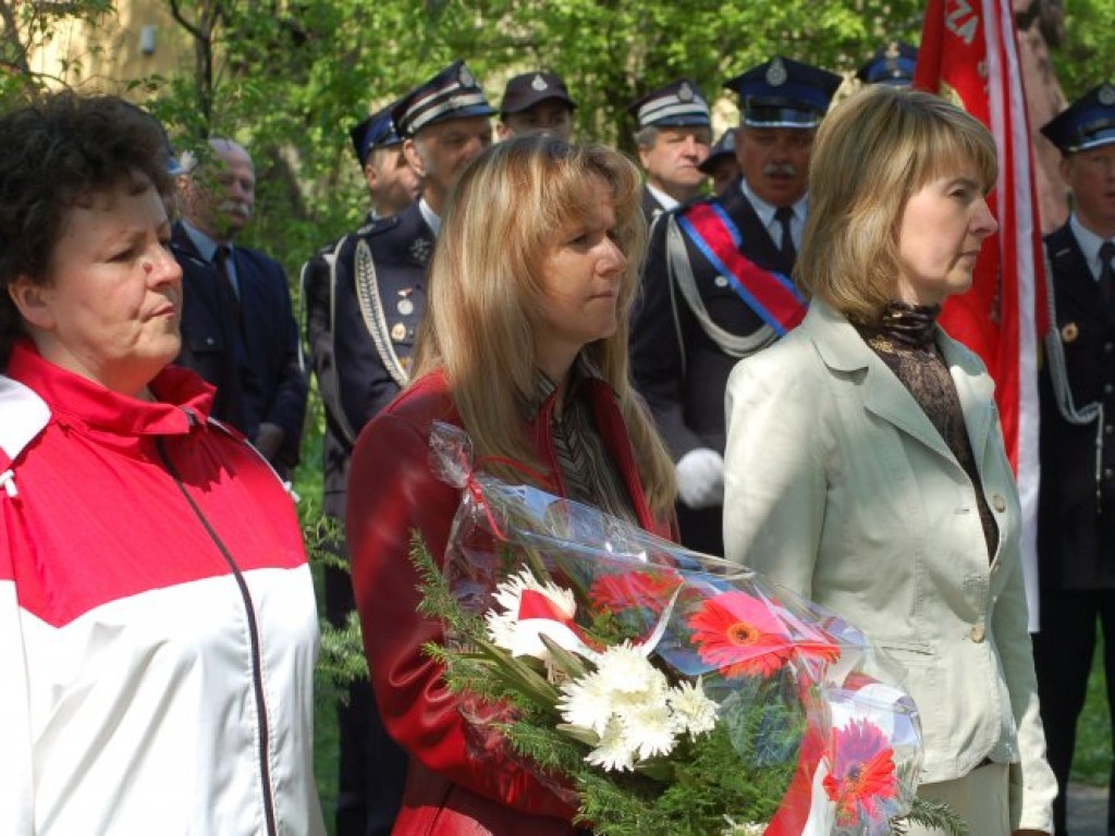 Obchody 216. rocznicy uchwalenia Konstytucji 3 Maja. Rynek w Alwerni - 2007 r.