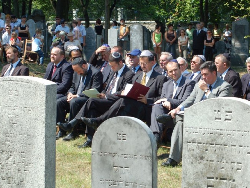 Uroczysta modlitwa na odnowionym cmentarzu żydowskim w Chrzanowie - 7.08.2007 r.
