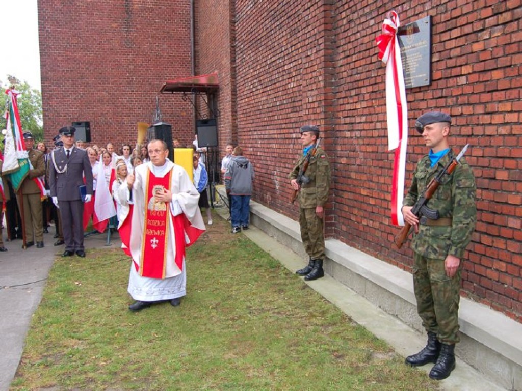 Odsłonięcie tablicy upamiętniającej żołnierzy poległych w Chełmku we wrześniu 1939 roku - 3.09.2007 r.