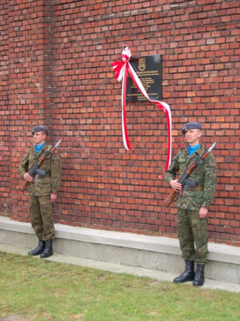 Odsłonięcie tablicy upamiętniającej żołnierzy poległych w Chełmku we wrześniu 1939 roku - 3.09.2007 r.