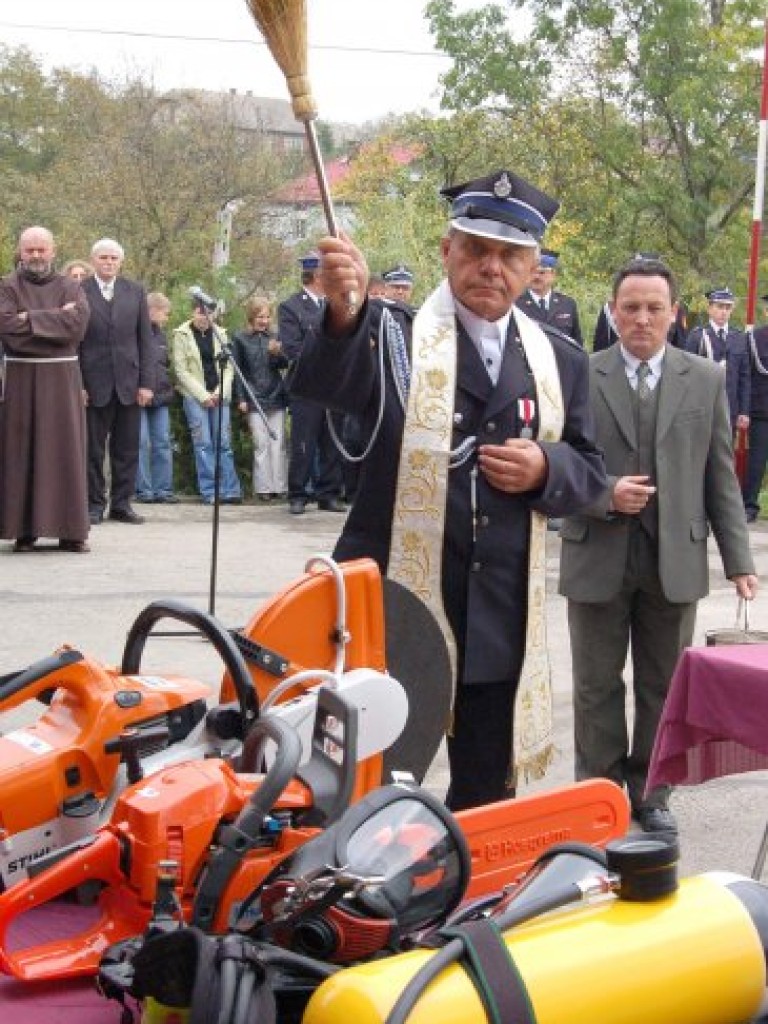 Poświęcenie nowego sprzętu strażackiego w Grojcu - 7.10.2007 r.
