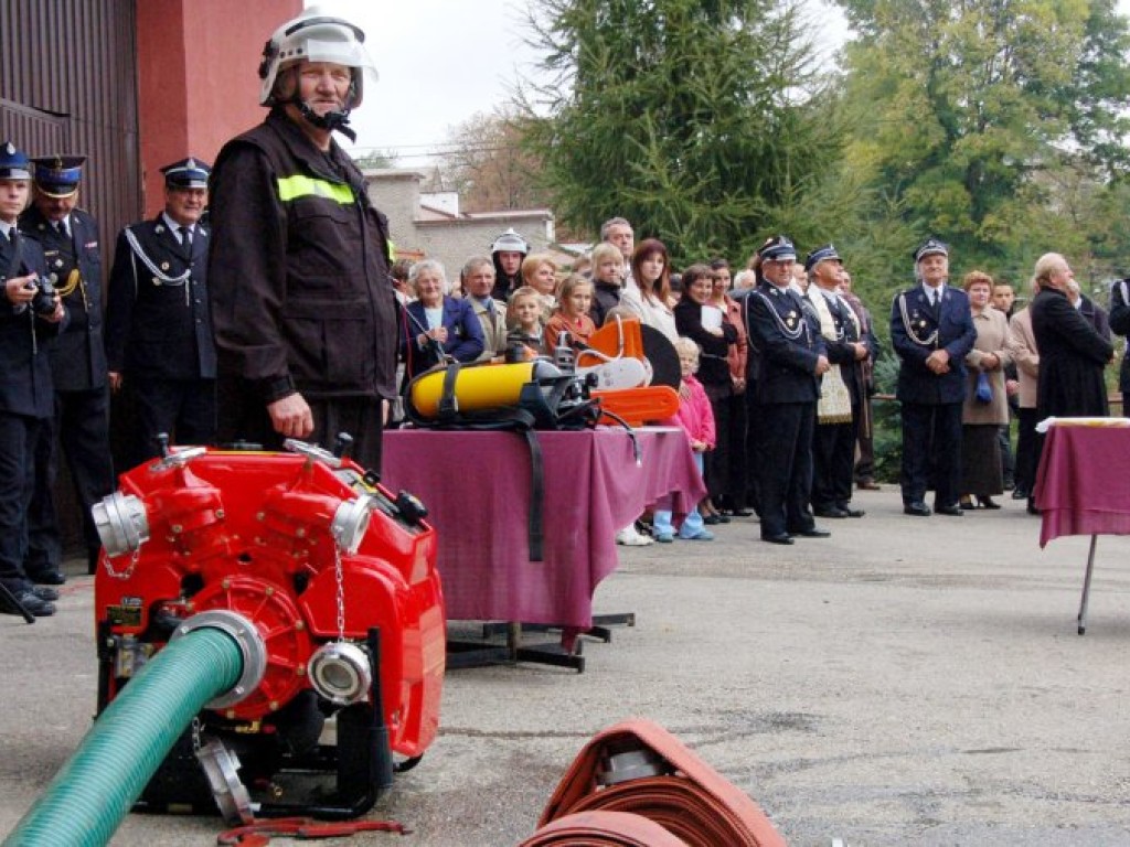 Poświęcenie nowego sprzętu strażackiego w Grojcu - 7.10.2007 r.