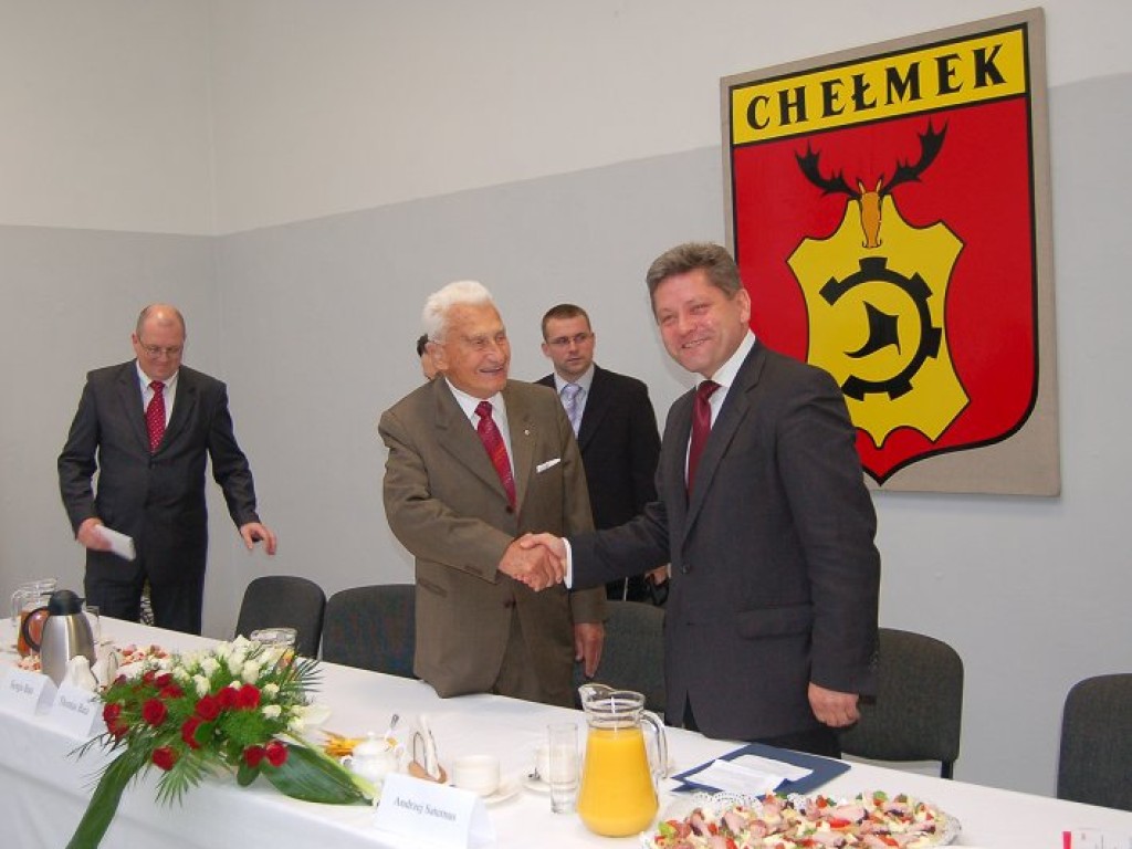 Wręczenie aktu nadania Honorowego Obywatelstwa Gminy Chełmek Thomasowi J. Bacie - Chełmek 18.10.2007