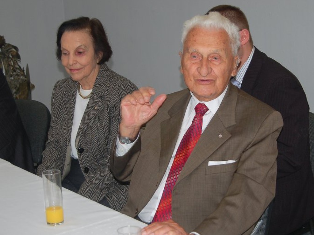 Wręczenie aktu nadania Honorowego Obywatelstwa Gminy Chełmek Thomasowi J. Bacie - Chełmek 18.10.2007