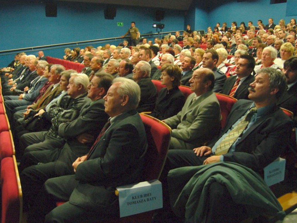 Wręczenie aktu nadania Honorowego Obywatelstwa Gminy Chełmek Thomasowi J. Bacie - Chełmek 18.10.2007