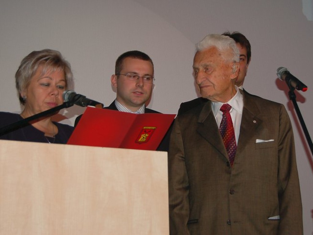 Wręczenie aktu nadania Honorowego Obywatelstwa Gminy Chełmek Thomasowi J. Bacie - Chełmek 18.10.2007