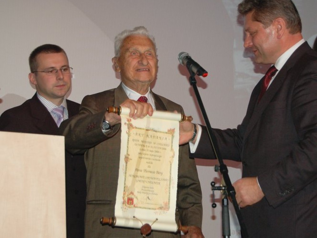 Wręczenie aktu nadania Honorowego Obywatelstwa Gminy Chełmek Thomasowi J. Bacie - Chełmek 18.10.2007