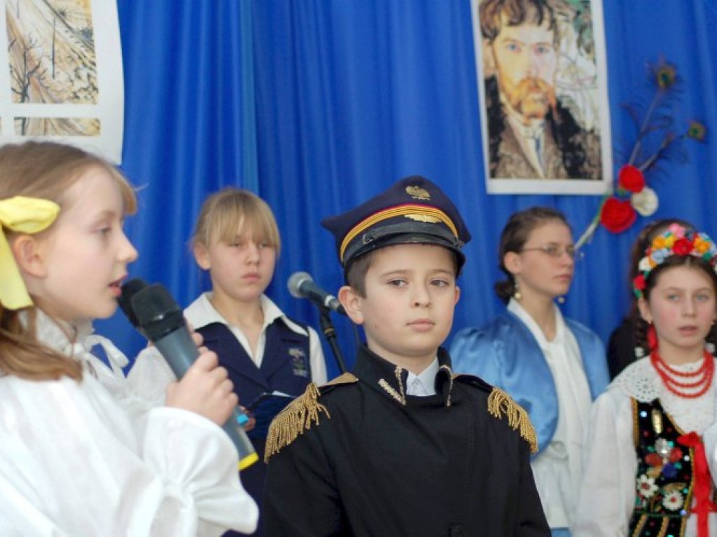 Obchody setnej rocznicy śmierci Stanisława Wyspiańskiego w Szkole Podstawowej w Porębie Żegoty - 29 listopada 2007 r.