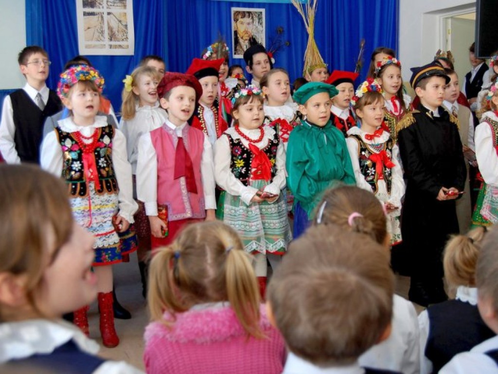 Obchody setnej rocznicy śmierci Stanisława Wyspiańskiego w Szkole Podstawowej w Porębie Żegoty - 29 listopada 2007 r.