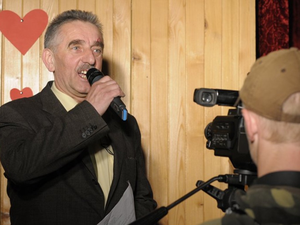 Premiera sztuki „Uchwalić uchwałę” Witolda Ślusarskiego w wykonaniu Teatru Ludowego Tradycja z Okleśnej (reż. Zbigniew Klatka) - 2.05.2008 r.