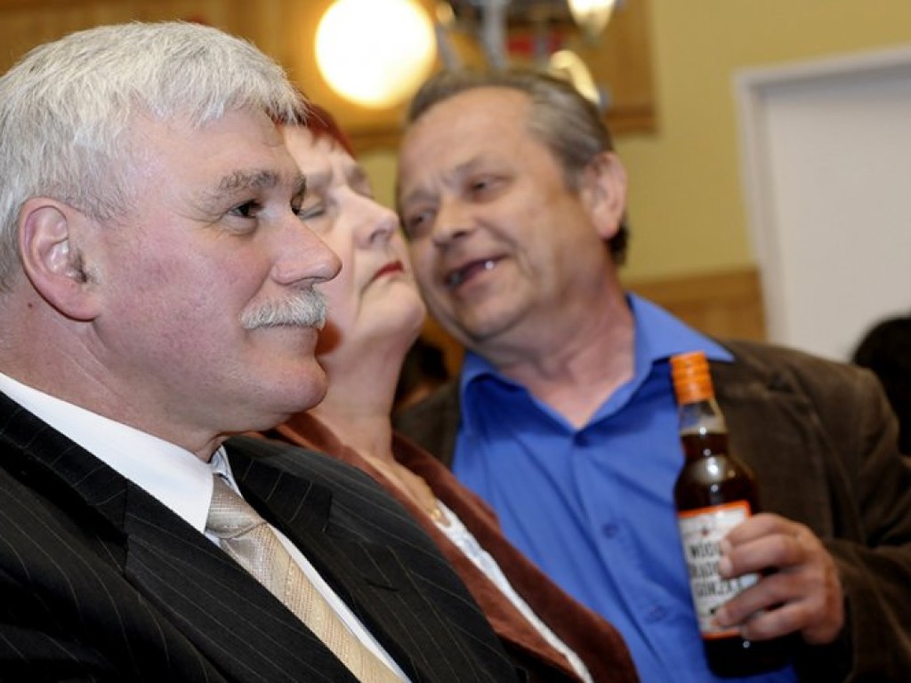 Premiera sztuki „Uchwalić uchwałę” Witolda Ślusarskiego w wykonaniu Teatru Ludowego Tradycja z Okleśnej (reż. Zbigniew Klatka) - 2.05.2008 r.