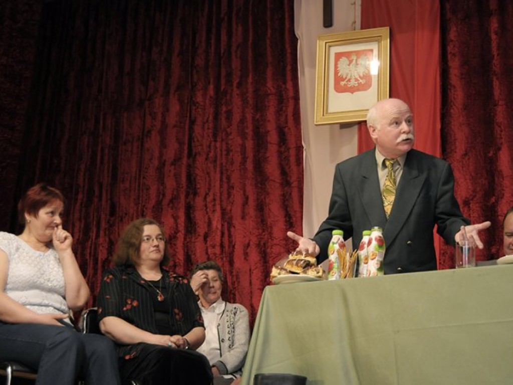 Premiera sztuki „Uchwalić uchwałę” Witolda Ślusarskiego w wykonaniu Teatru Ludowego Tradycja z Okleśnej (reż. Zbigniew Klatka) - 2.05.2008 r.