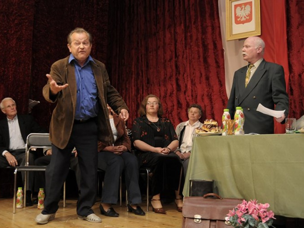 Premiera sztuki „Uchwalić uchwałę” Witolda Ślusarskiego w wykonaniu Teatru Ludowego Tradycja z Okleśnej (reż. Zbigniew Klatka) - 2.05.2008 r.