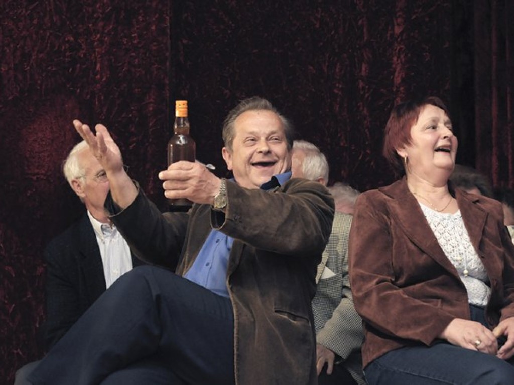 Premiera sztuki „Uchwalić uchwałę” Witolda Ślusarskiego w wykonaniu Teatru Ludowego Tradycja z Okleśnej (reż. Zbigniew Klatka) - 2.05.2008 r.
