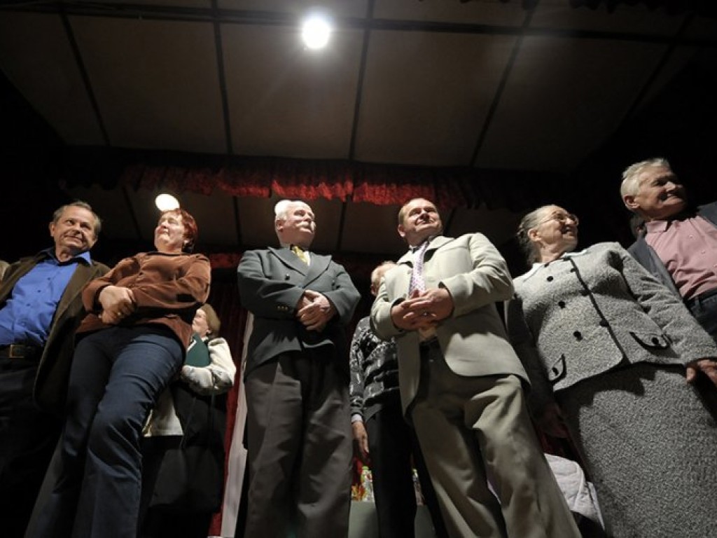 Premiera sztuki „Uchwalić uchwałę” Witolda Ślusarskiego w wykonaniu Teatru Ludowego Tradycja z Okleśnej (reż. Zbigniew Klatka) - 2.05.2008 r.