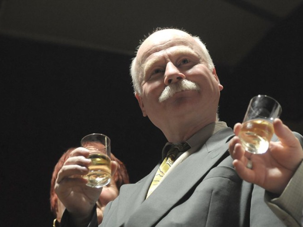 Premiera sztuki „Uchwalić uchwałę” Witolda Ślusarskiego w wykonaniu Teatru Ludowego Tradycja z Okleśnej (reż. Zbigniew Klatka) - 2.05.2008 r.