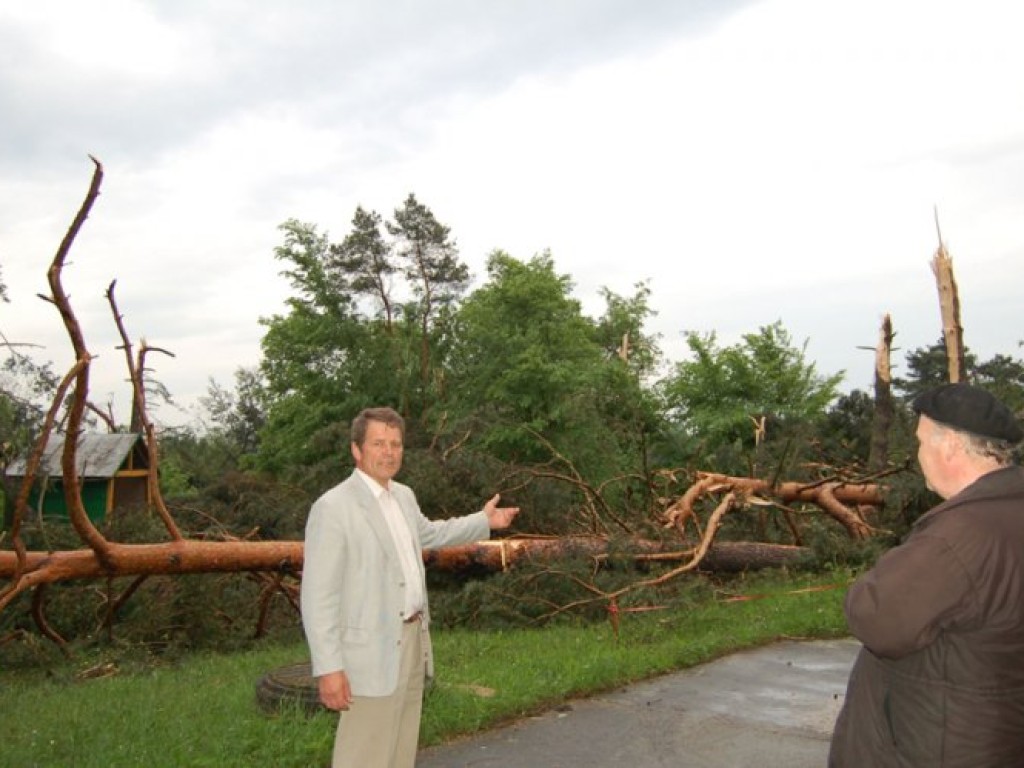 Skutki trąby powietrznej, która przeszła nad Bolęcinem - 18.05.2008 r.