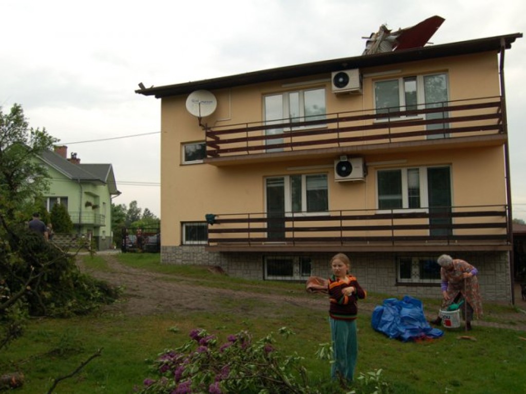 Skutki trąby powietrznej, która przeszła nad Bolęcinem - 18.05.2008 r.