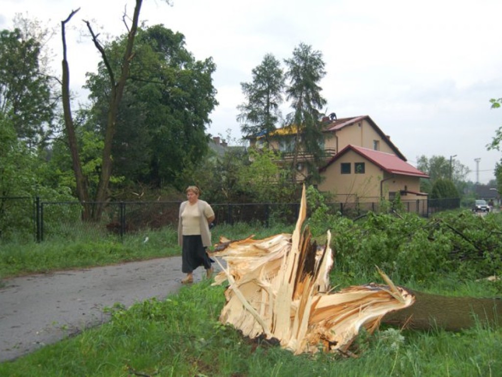 Skutki trąby powietrznej, która przeszła nad Bolęcinem - 18.05.2008 r.