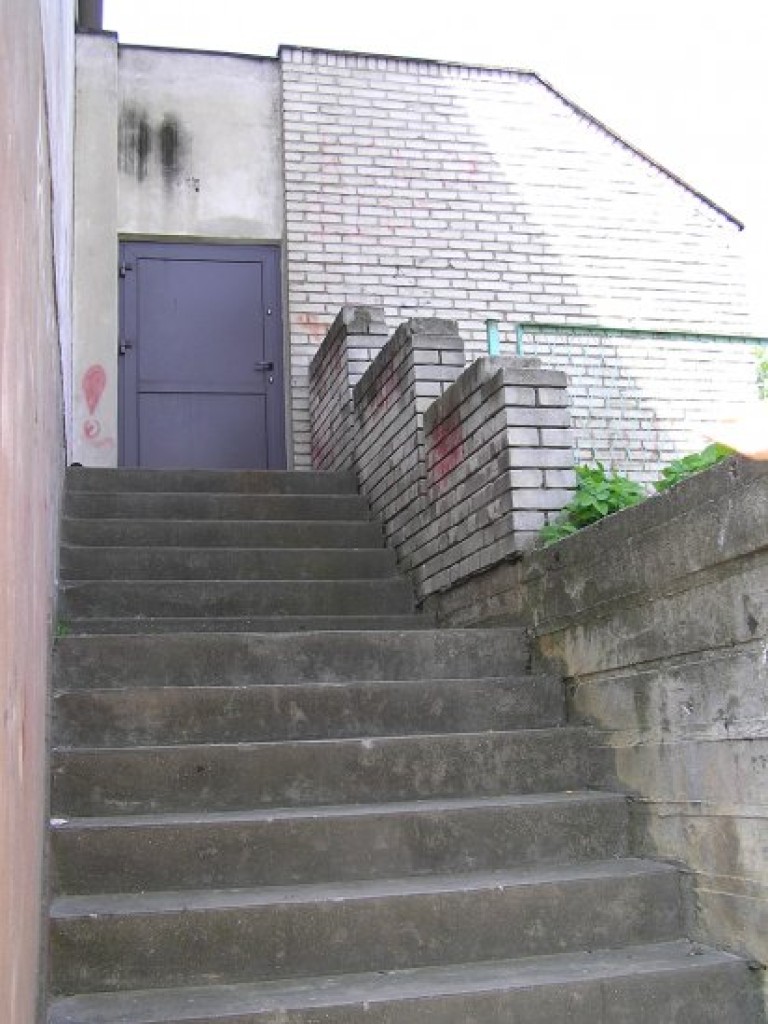 Zdewastowanie placu zabaw w ogrodzie Przedszkola Samorządowego nr 9 przy ul. Brzezina w Chrzanowie-26/27 maja 2008 r.