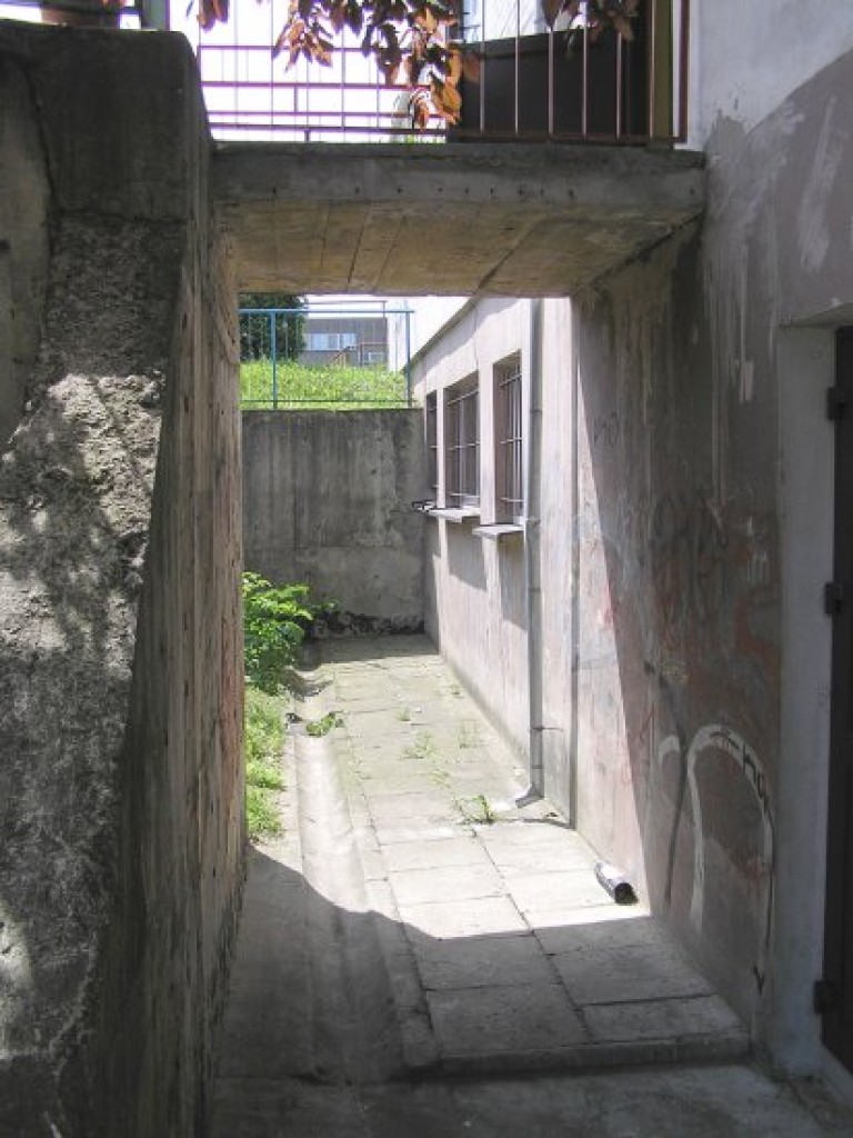 Zdewastowanie placu zabaw w ogrodzie Przedszkola Samorządowego nr 9 przy ul. Brzezina w Chrzanowie-26/27 maja 2008 r.