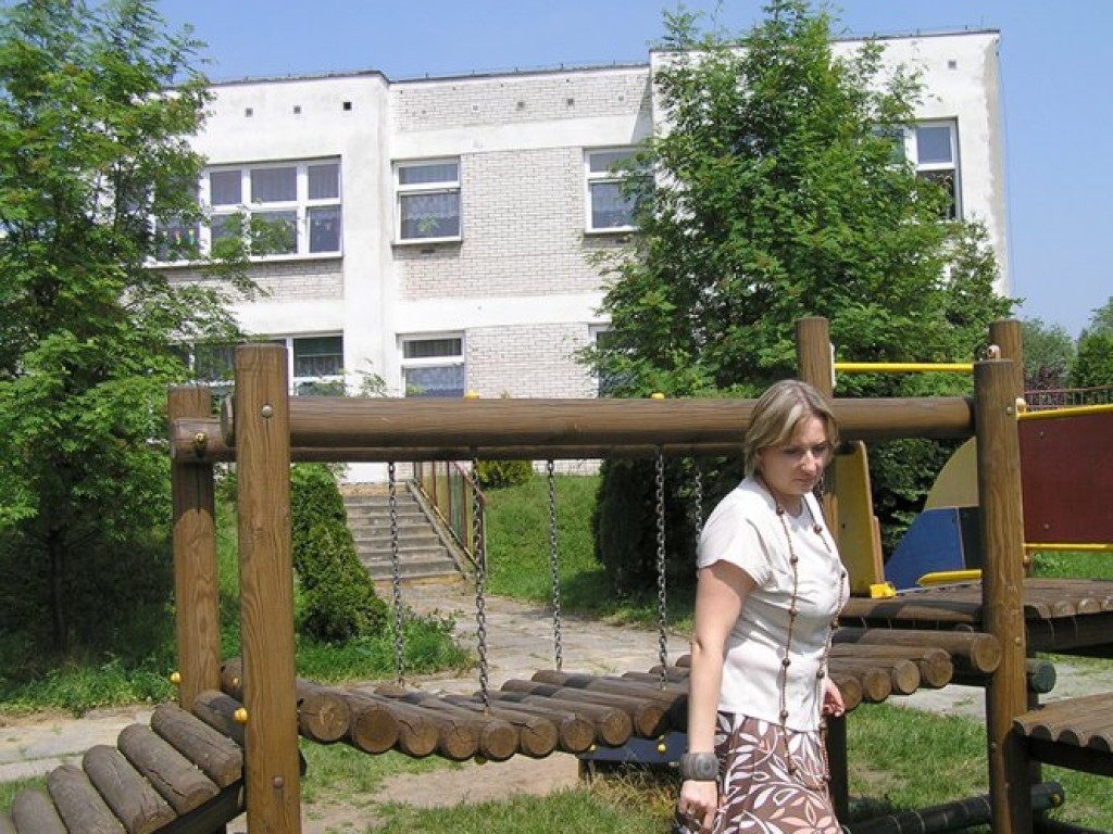 Zdewastowanie placu zabaw w ogrodzie Przedszkola Samorządowego nr 9 przy ul. Brzezina w Chrzanowie-26/27 maja 2008 r.