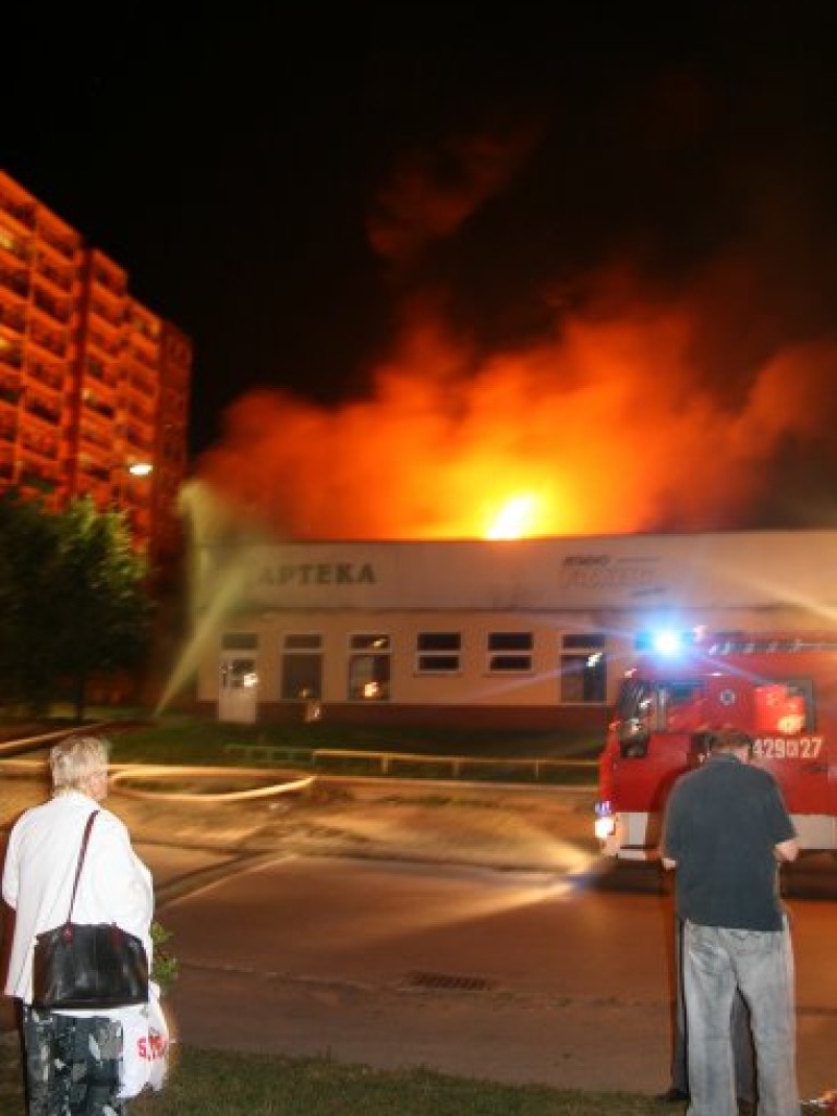 Pożar pawilonu przy ul. Wyszyńskiego w Chrzanowie - 1.09.2008