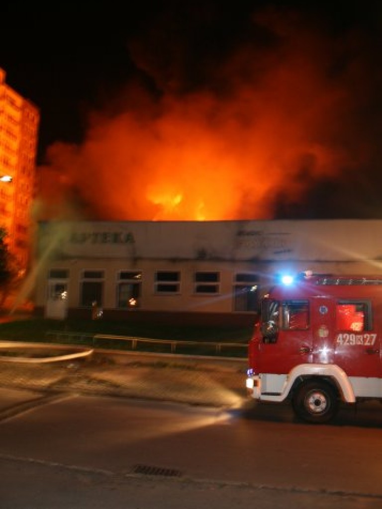 Pożar pawilonu przy ul. Wyszyńskiego w Chrzanowie - 1.09.2008