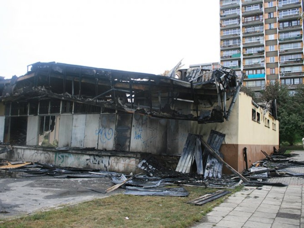 Pożar pawilonu przy ul. Wyszyńskiego w Chrzanowie - 1.09.2008
