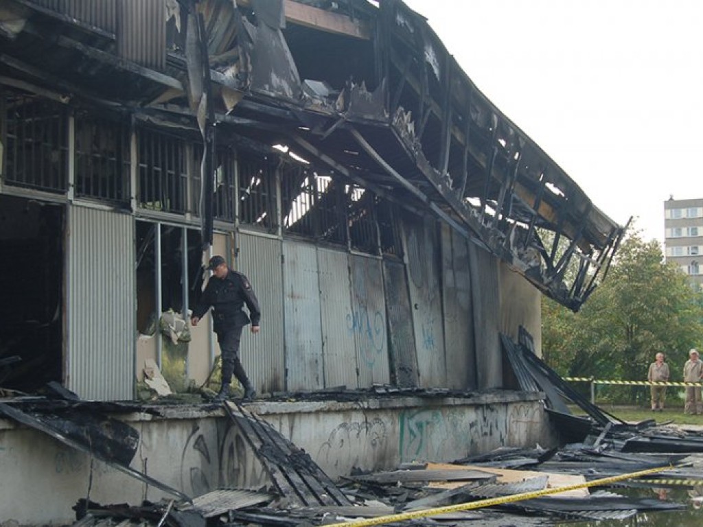 Pożar pawilonu przy ul. Wyszyńskiego w Chrzanowie - 1.09.2008