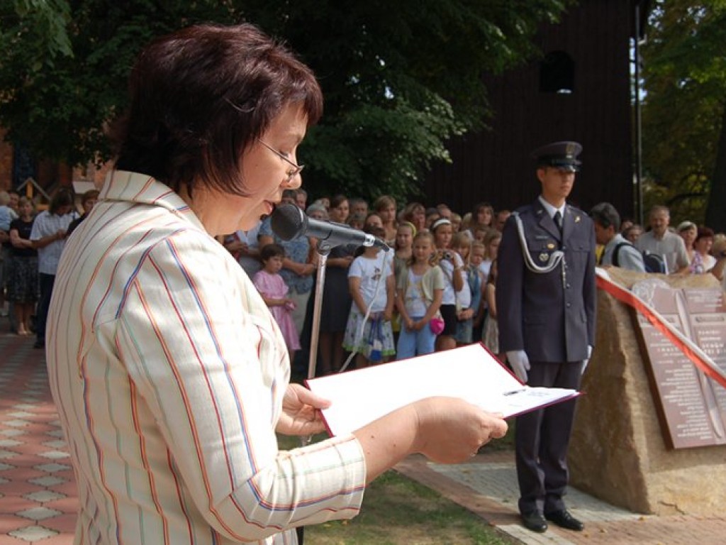 Odsłonięcie w Zalasiu obelisku upamiętniającego ppłk Stanisława Chałupę - 6.09.2008 r.