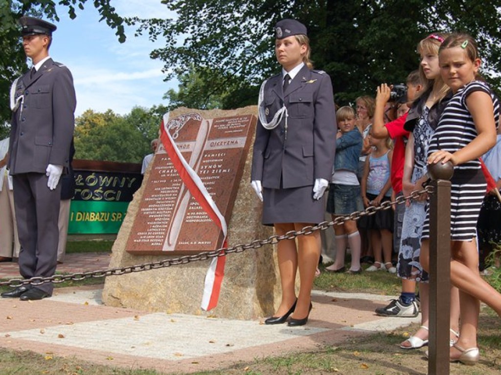 Odsłonięcie w Zalasiu obelisku upamiętniającego ppłk Stanisława Chałupę - 6.09.2008 r.