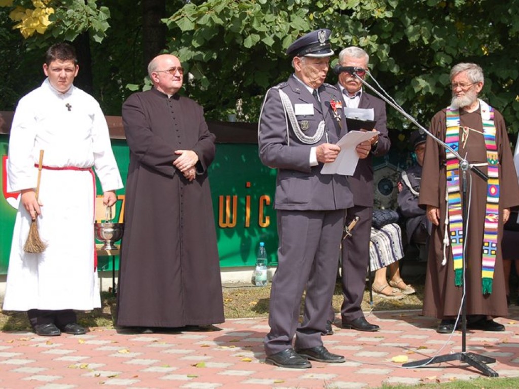 Odsłonięcie w Zalasiu obelisku upamiętniającego ppłk Stanisława Chałupę - 6.09.2008 r.