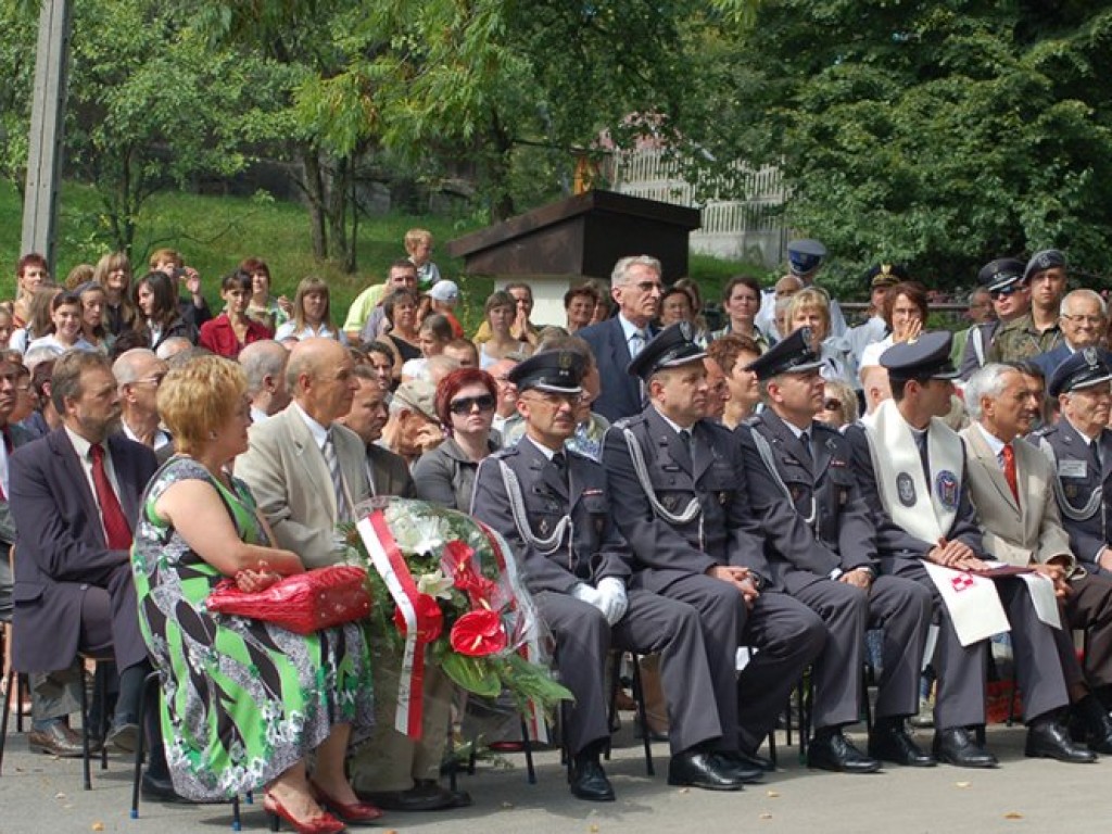 Odsłonięcie w Zalasiu obelisku upamiętniającego ppłk Stanisława Chałupę - 6.09.2008 r.