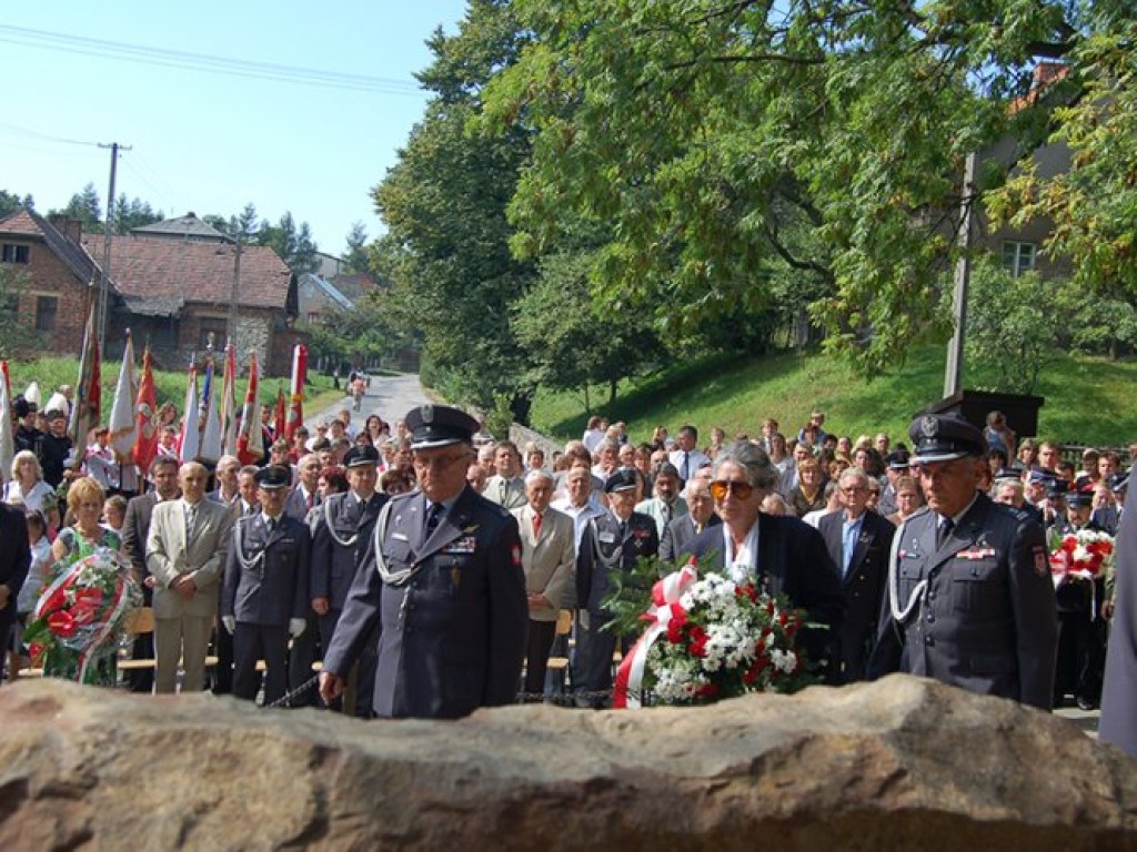 Odsłonięcie w Zalasiu obelisku upamiętniającego ppłk Stanisława Chałupę - 6.09.2008 r.
