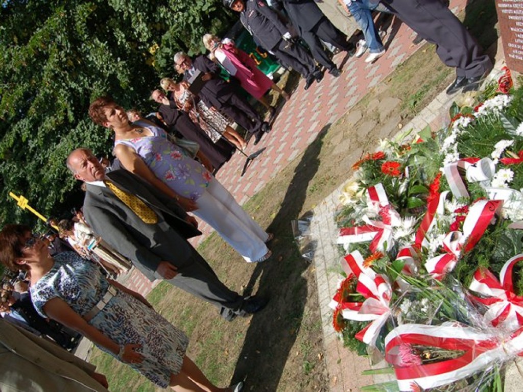 Odsłonięcie w Zalasiu obelisku upamiętniającego ppłk Stanisława Chałupę - 6.09.2008 r.