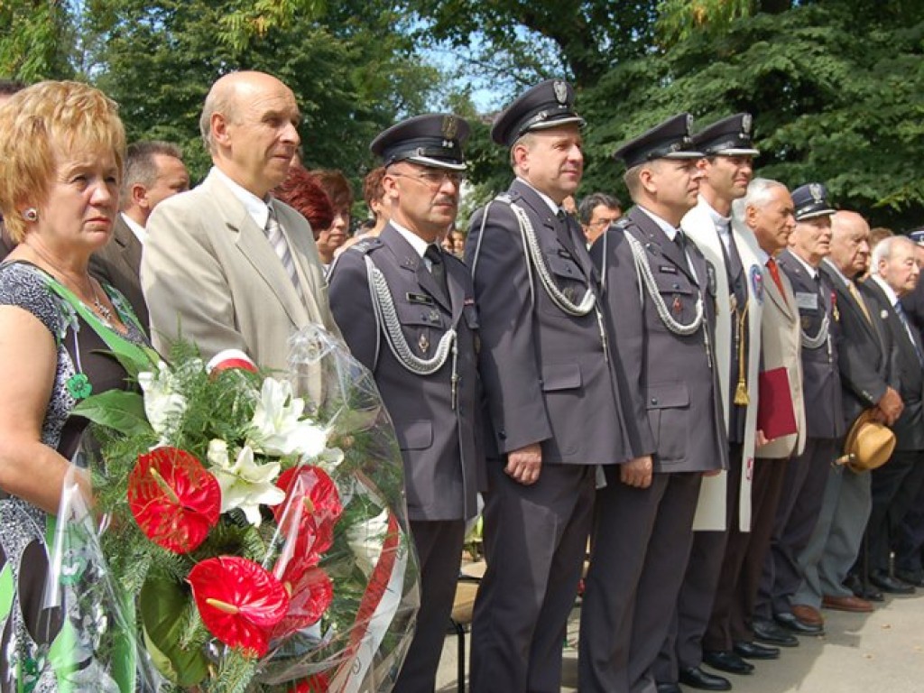Odsłonięcie w Zalasiu obelisku upamiętniającego ppłk Stanisława Chałupę - 6.09.2008 r.