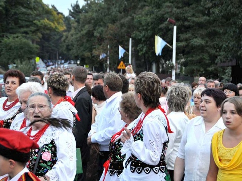 Poświęcenie kapliczki i kamiennego obelisku na Szlaku Papieskim w Okleśnej – 7.09.2008 r.