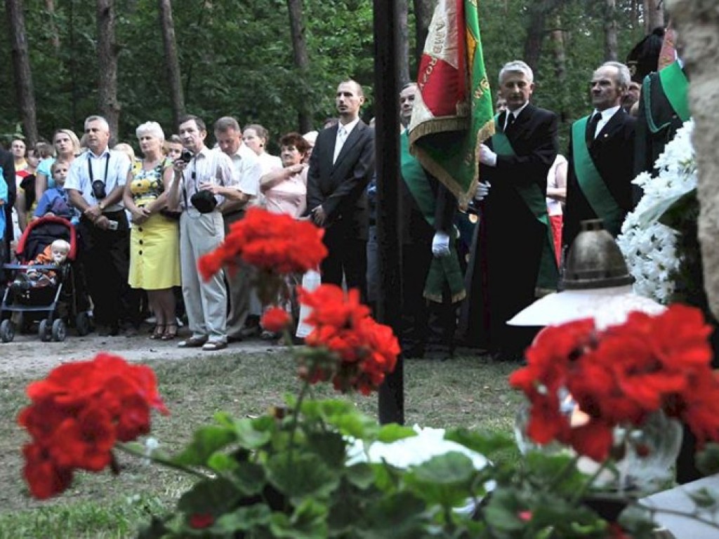 Poświęcenie kapliczki i kamiennego obelisku na Szlaku Papieskim w Okleśnej – 7.09.2008 r.