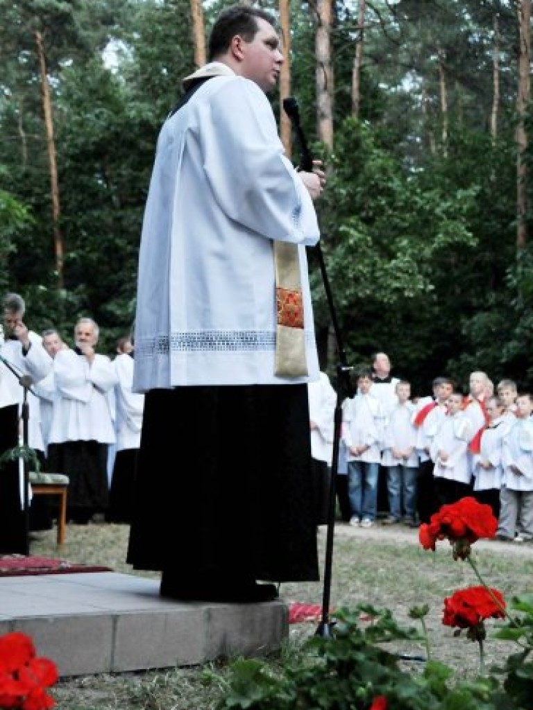 Poświęcenie kapliczki i kamiennego obelisku na Szlaku Papieskim w Okleśnej – 7.09.2008 r.