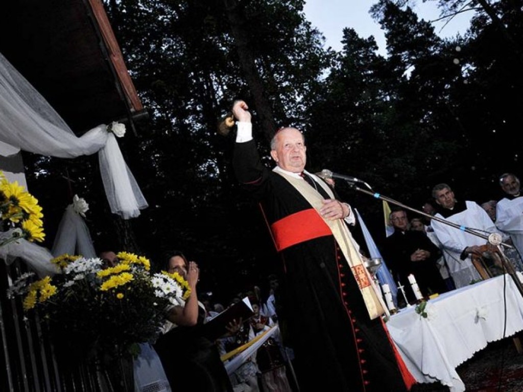 Poświęcenie kapliczki i kamiennego obelisku na Szlaku Papieskim w Okleśnej – 7.09.2008 r.