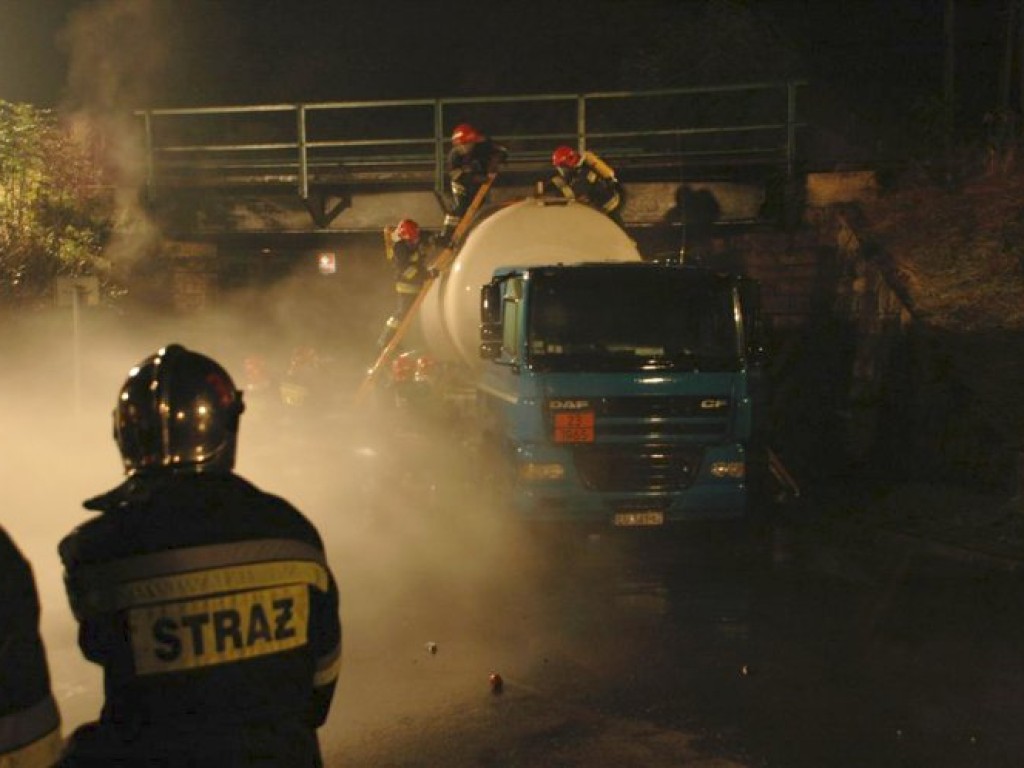 Pożar cysterny 26-27.09.2008 r. - zdjęcia z Komendy Powiatowej Państwowej Straży Pożarnej w Chrzanowie
