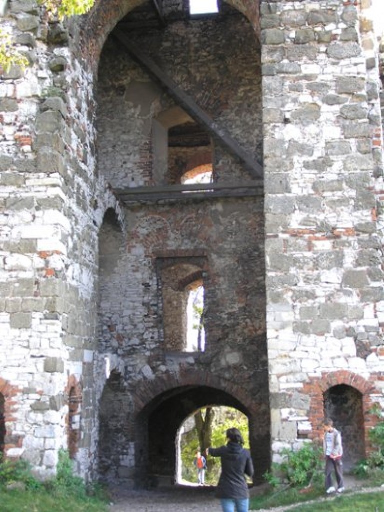 Ruiny zamku Tenczyn i pałac Potockich w Krzeszowicach - październik 2008 r.