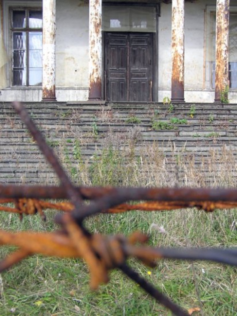 Ruiny zamku Tenczyn i pałac Potockich w Krzeszowicach - październik 2008 r.