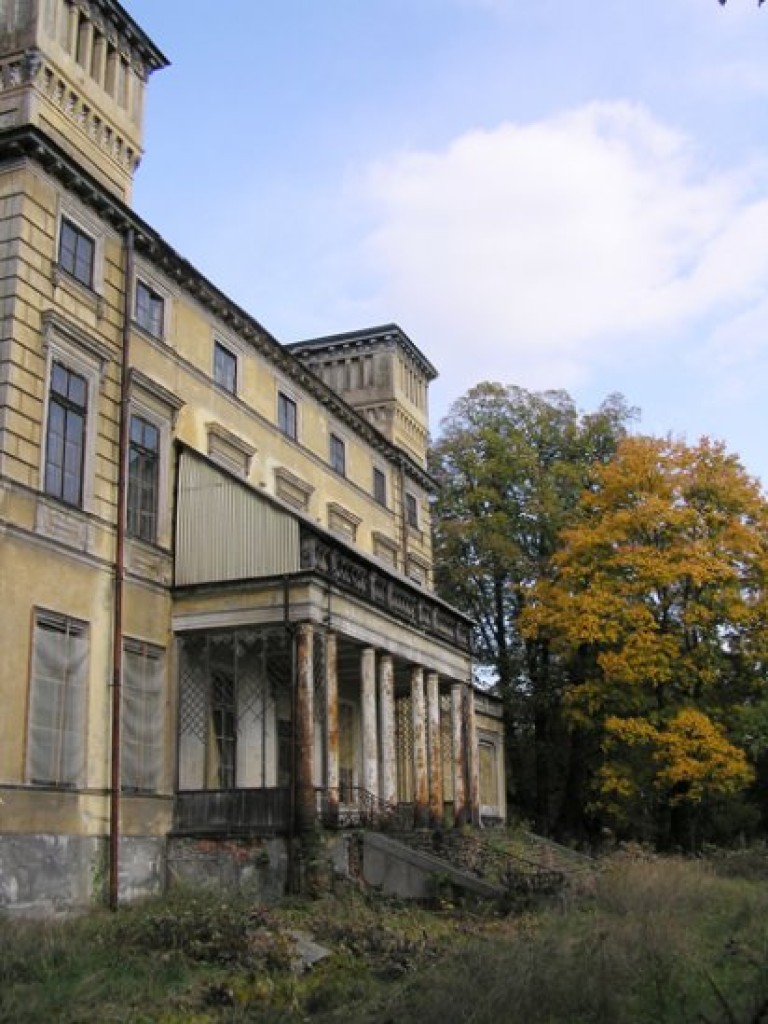 Ruiny zamku Tenczyn i pałac Potockich w Krzeszowicach - październik 2008 r.