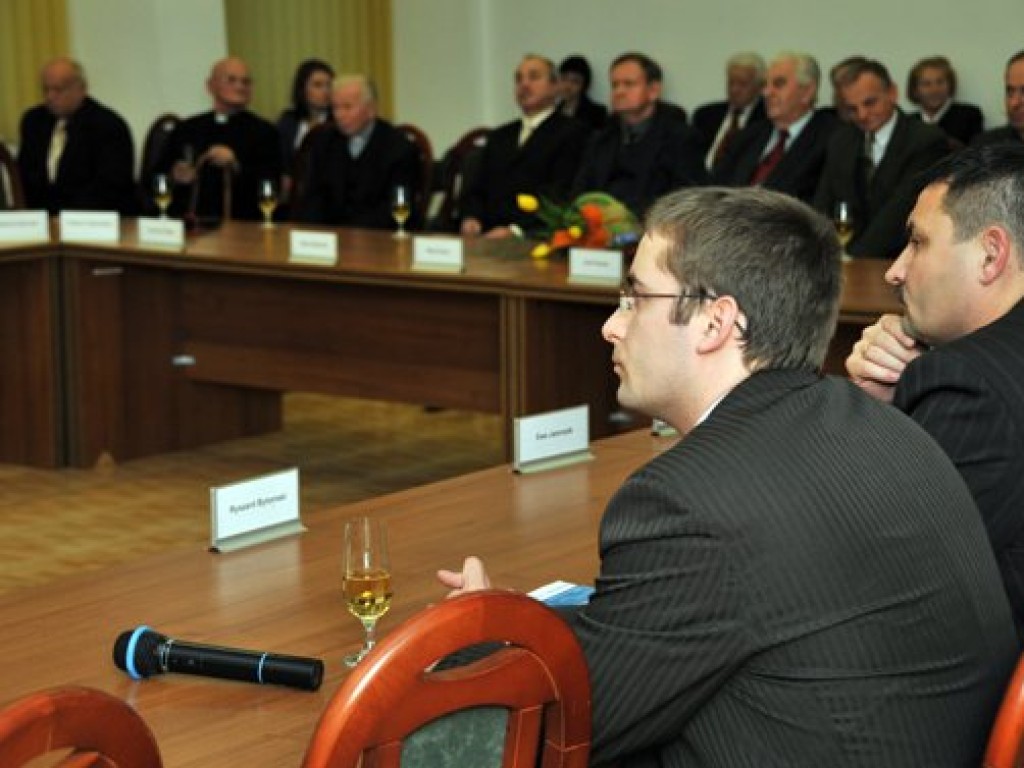 Przyznanie tytułów Zasłużony dla Powiatu Chrzanowskiego architektowi Janowi Kozubowi i muzykowi Jerzemu Styczyńskiemu - 26.11.2008 r.